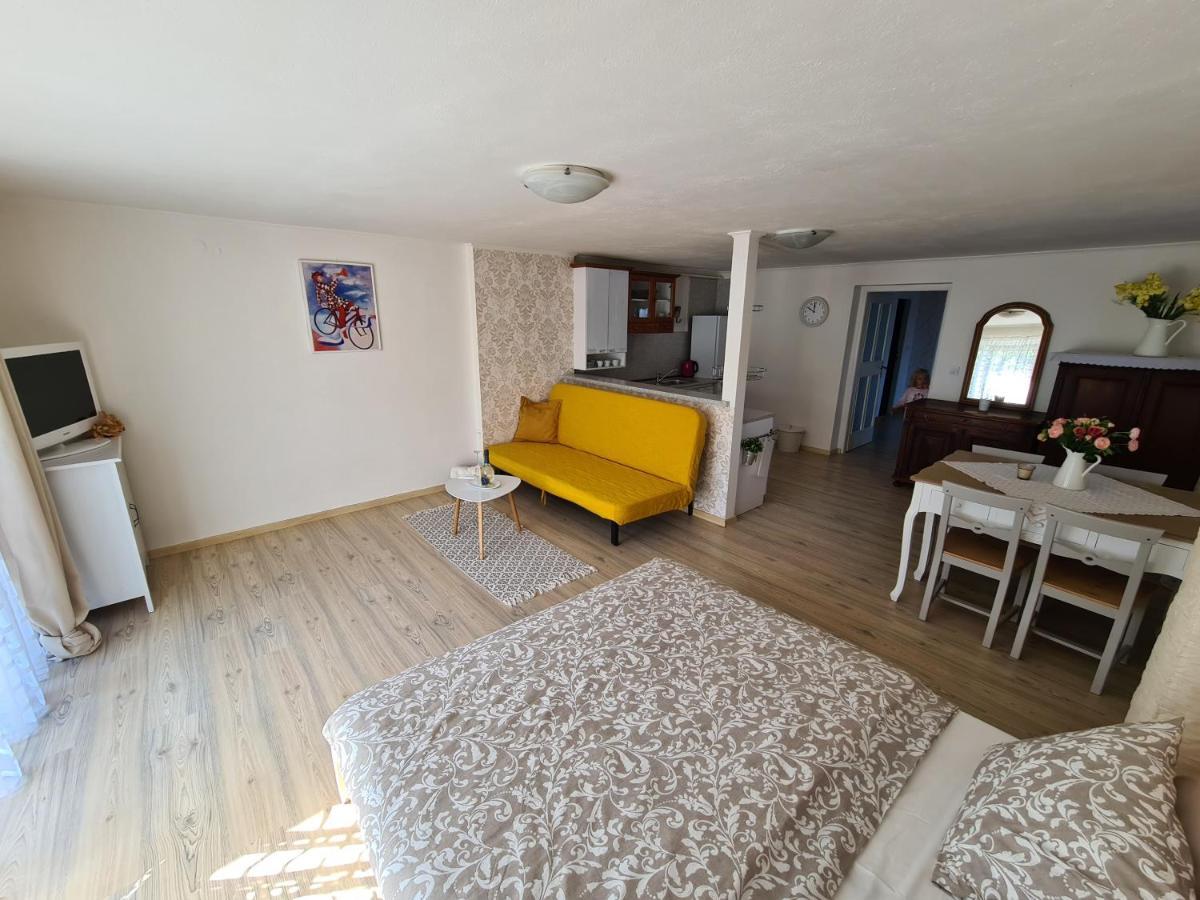 Ferienwohnung Apartman Prace Exterior foto