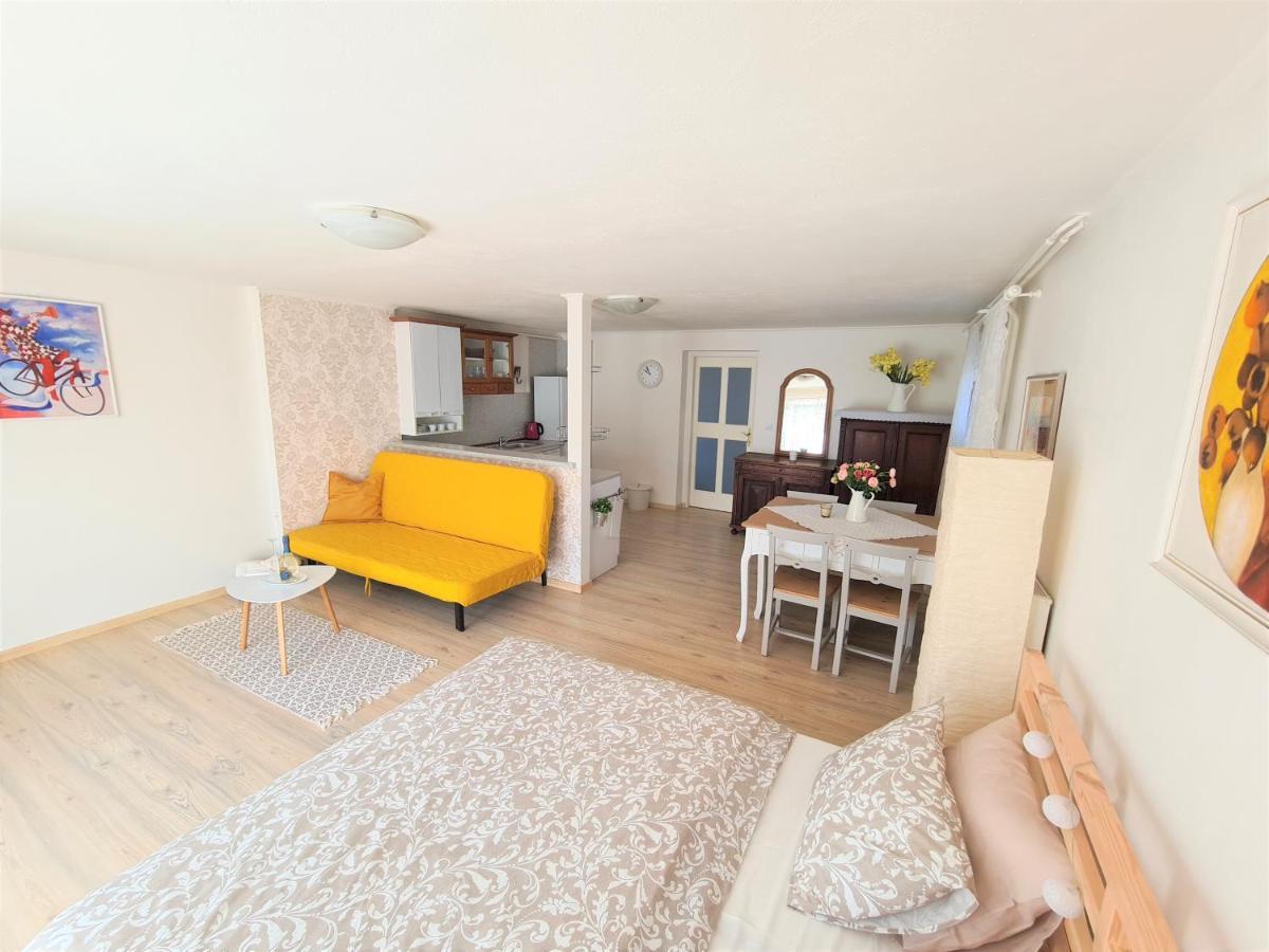 Ferienwohnung Apartman Prace Exterior foto