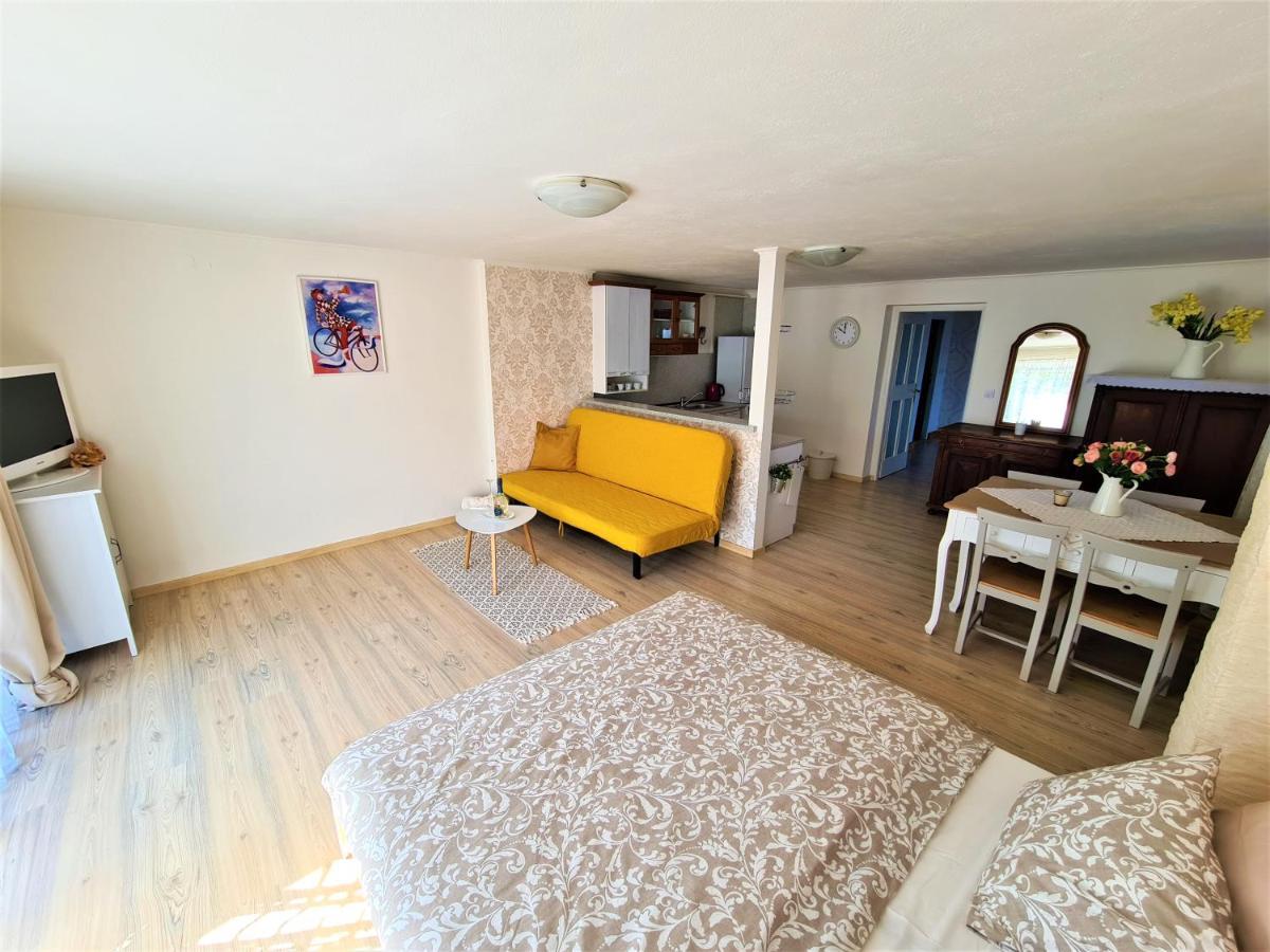 Ferienwohnung Apartman Prace Exterior foto